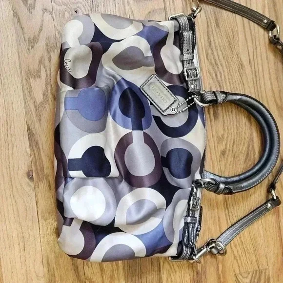 Coach Circle and Sequin Bag EUC - Picture 4 of 13